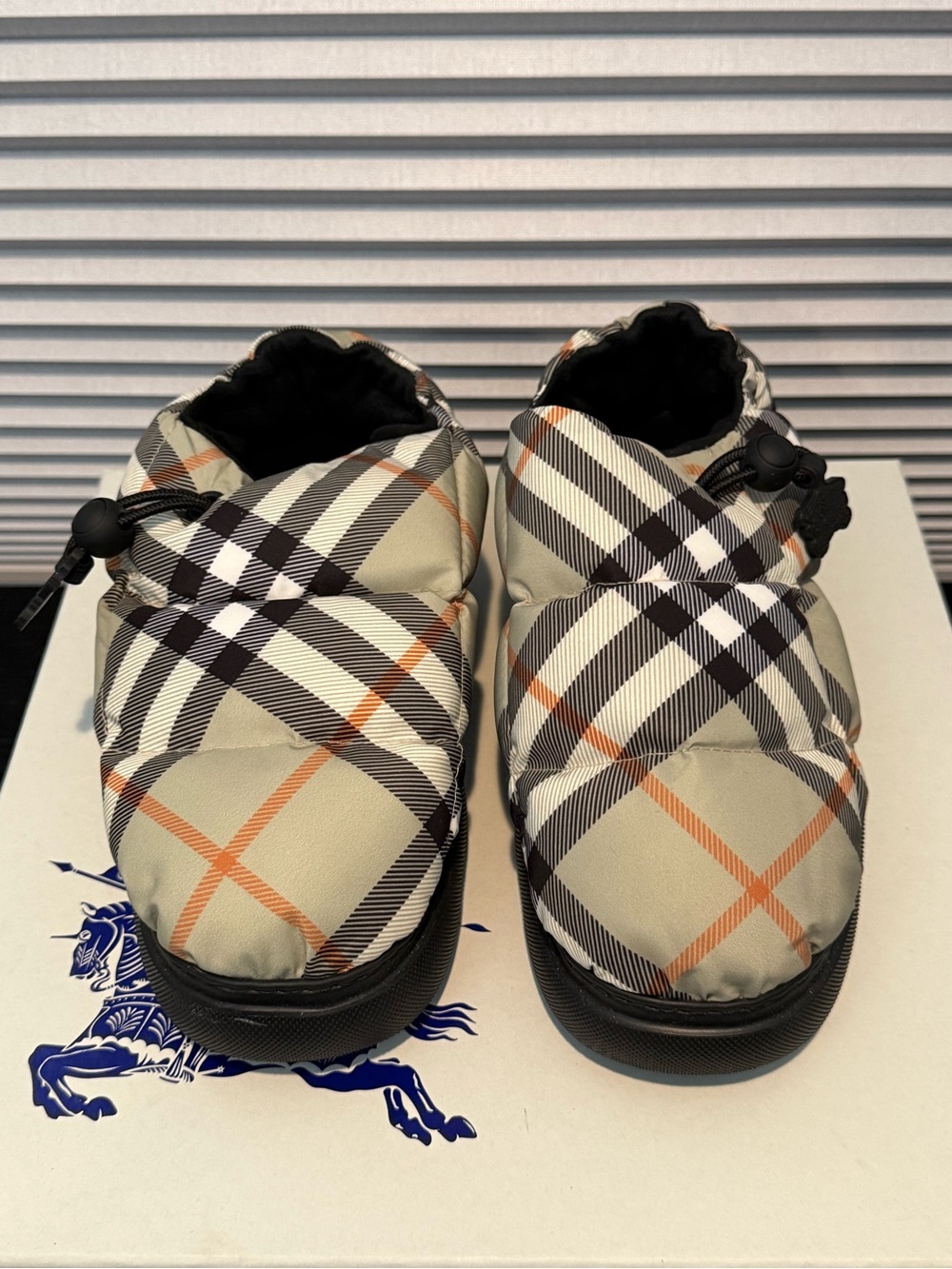 💯% AUTHENTIC BURBERRY SHOES - Picture 3 of 12